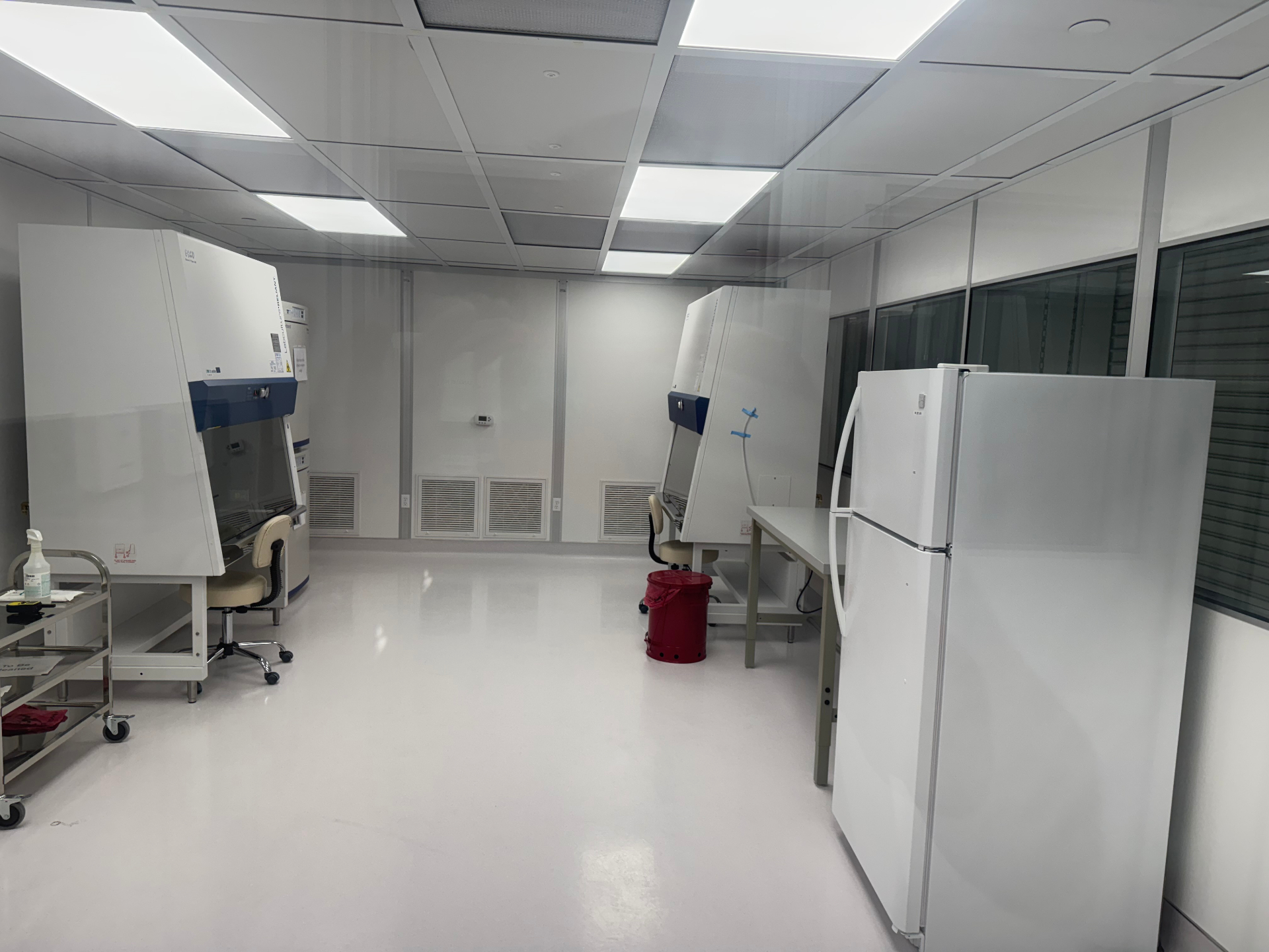 Dr. Jonathan Lakey laboratory — Cleanroom processing area